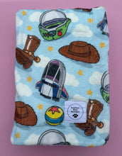 Load image into Gallery viewer, Dog Blanket - Paws up for Toys